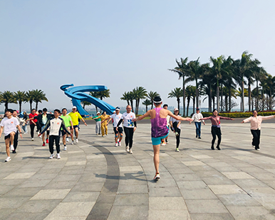 厦门乐跑勇士热身中